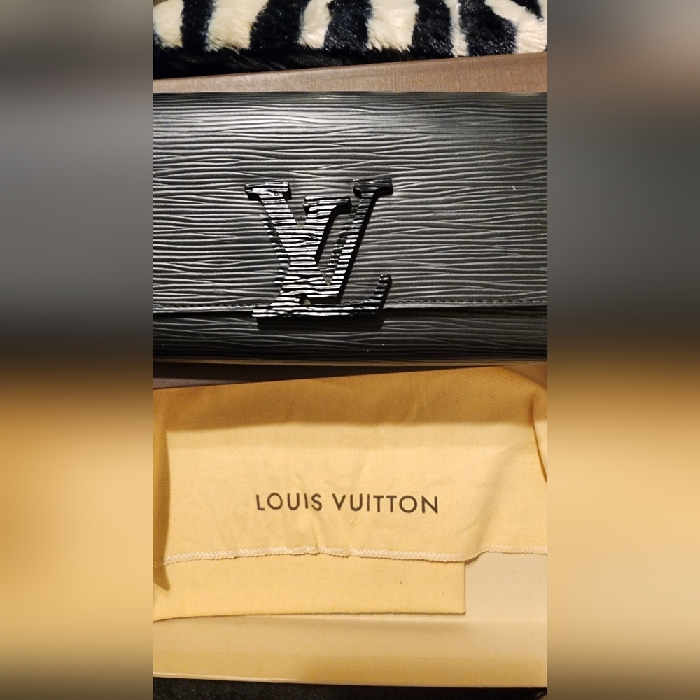 LV BLACK WALLET